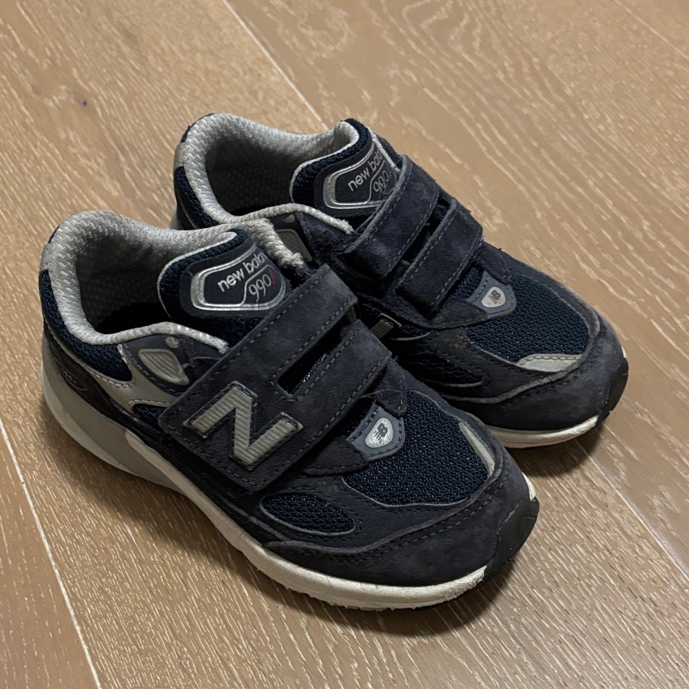 New Balance 990 Kids' hook and loop Sneakers in Navy and Gray